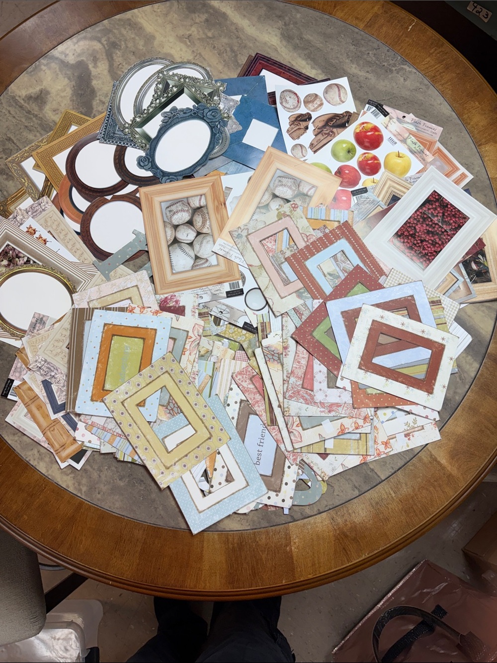 Scrapbooking Mixed Decorative Paper Frames - lot 53